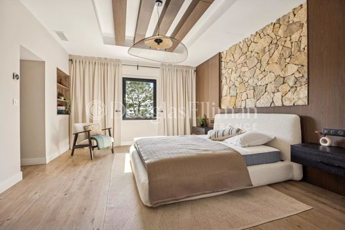 Image No.6-4 Bed House for sale