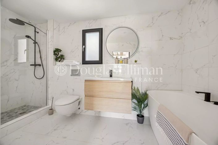 Image No.7-4 Bed House for sale