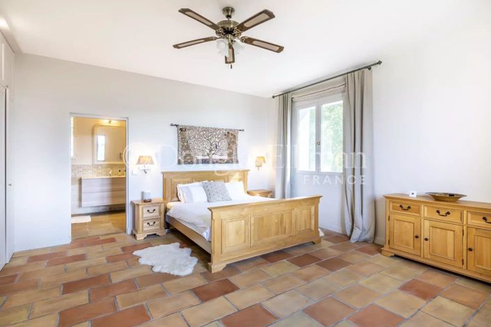 Image No.10-6 Bed House for sale