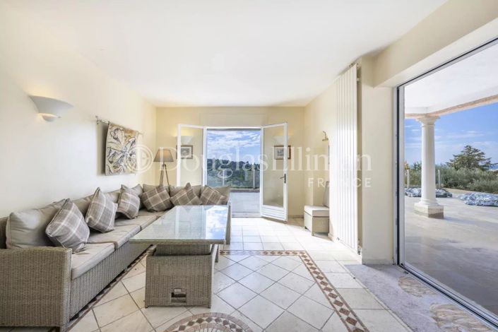 Image No.9-6 Bed House for sale