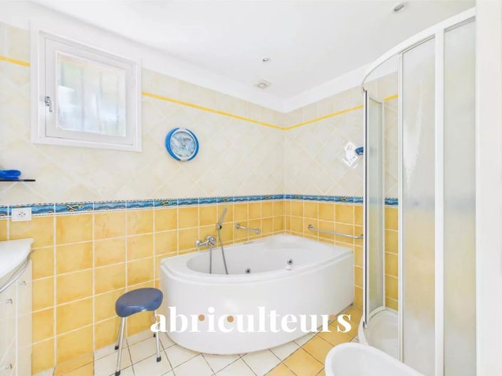 Image No.26-4 Bed House for sale