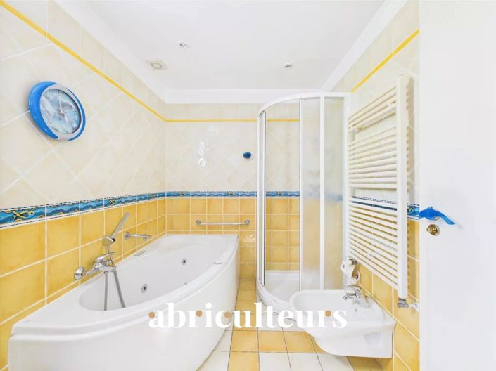 Image No.27-4 Bed House for sale