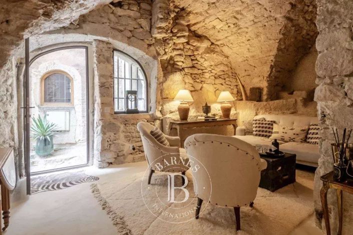 Image No.6-4 Bed House for sale