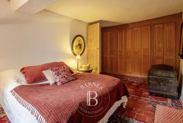 Image No.8-4 Bed House for sale