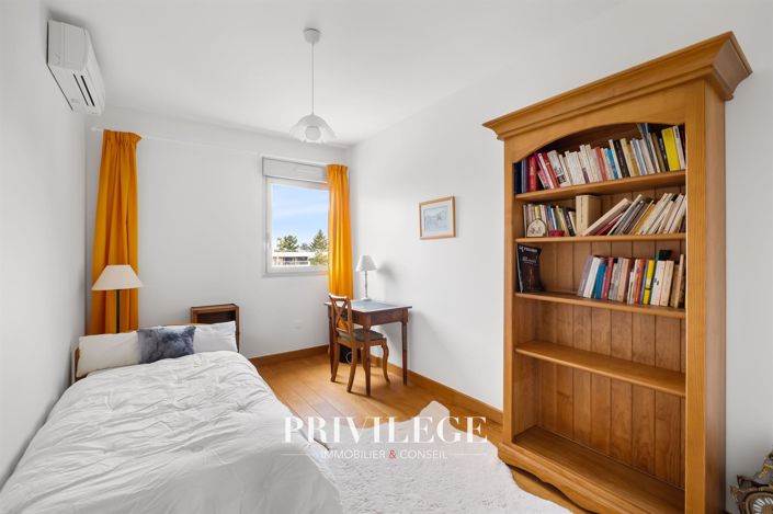 Image No.13-5 Bed Apartment for sale