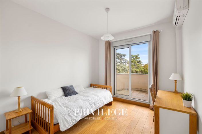 Image No.16-5 Bed Apartment for sale