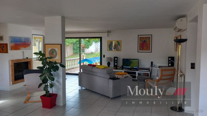 Image No.11-3 Bed House for sale