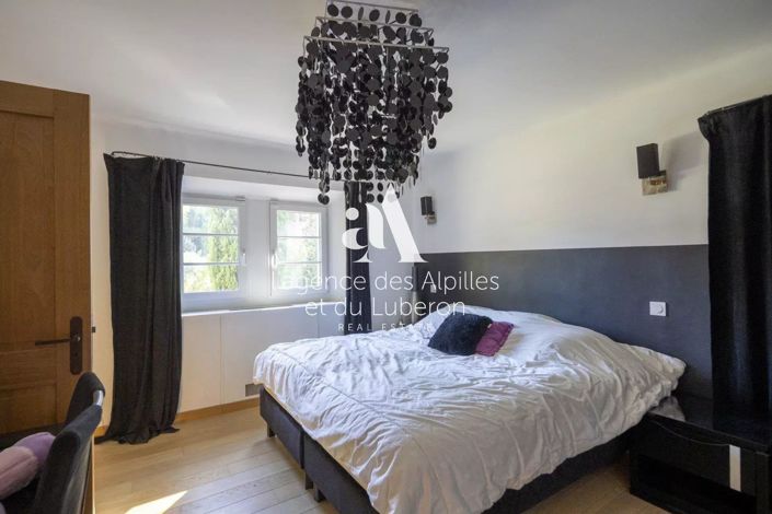 Image No.18-5 Bed House for sale