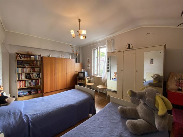 Image No.10-3 Bed House for sale