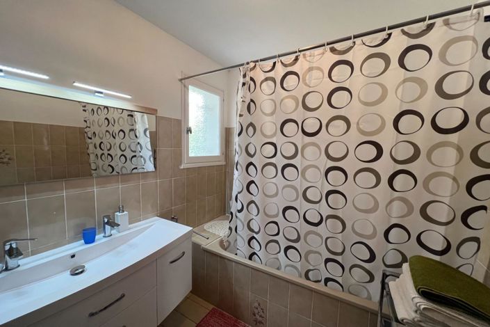 Image No.7-5 Bed House for sale