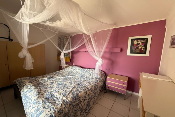 Image No.8-5 Bed House for sale