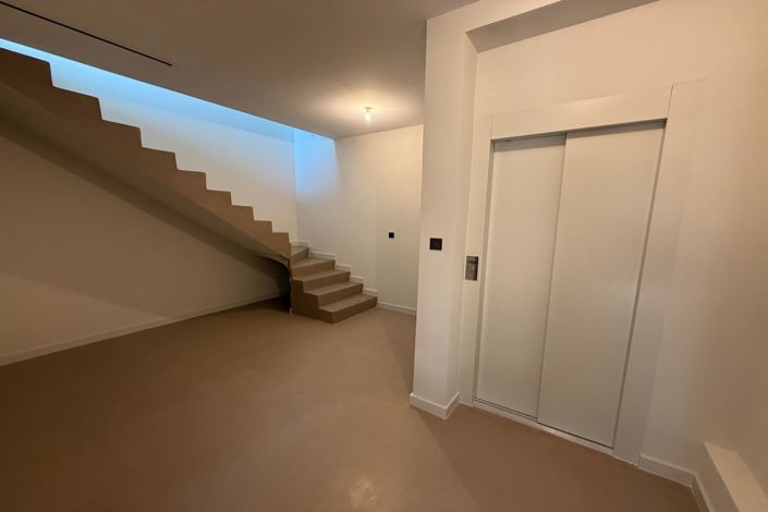 Image No.12-4 Bed House for sale