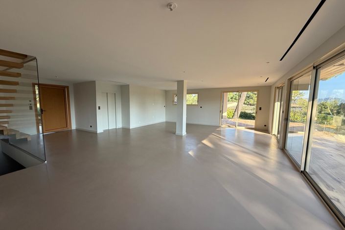 Image No.2-4 Bed House for sale