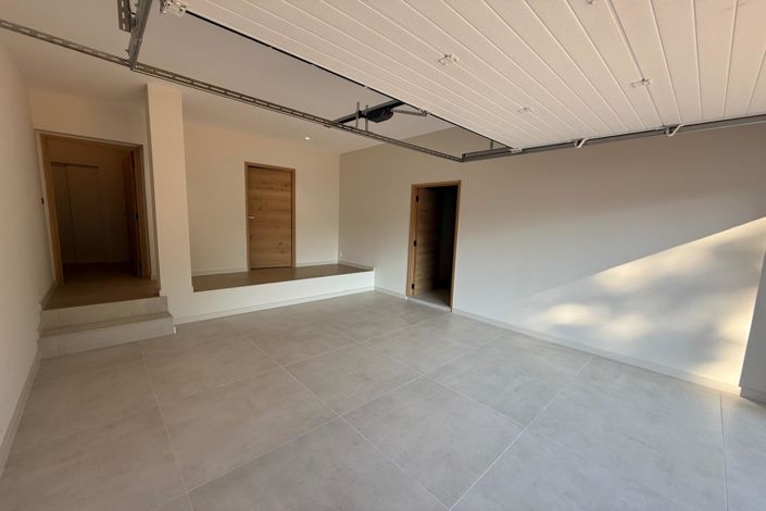 Image No.6-4 Bed House for sale