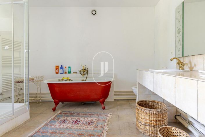 Image No.8-7 Bed House for sale