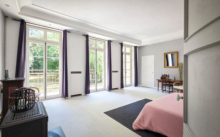 Image No.15-6 Bed Property for sale