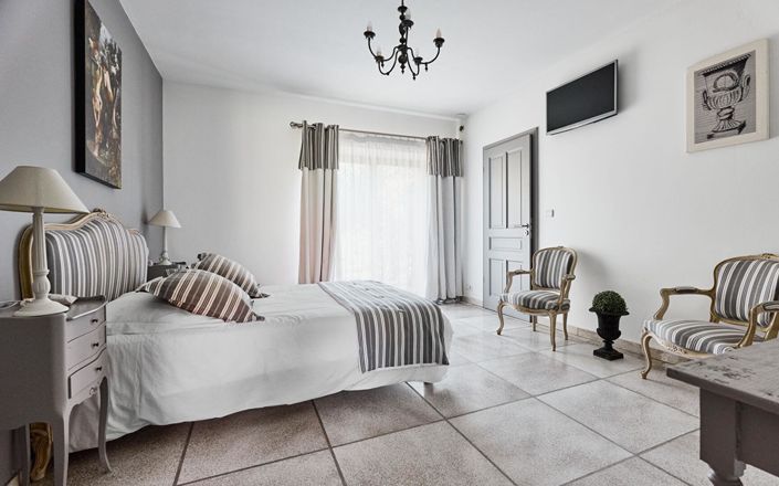 Image No.10-13 Bed Property for sale