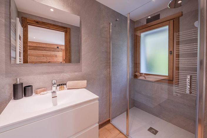 Image No.12-5 Bed House for sale