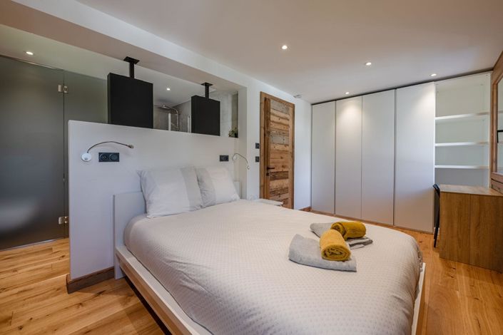 Image No.8-5 Bed House for sale