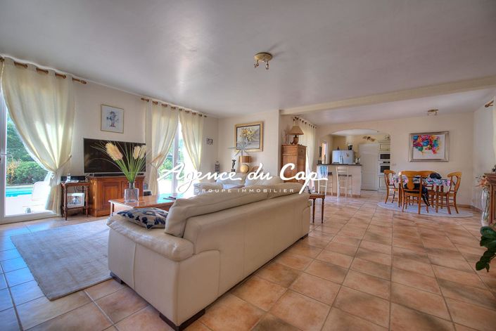 Image No.10-3 Bed House for sale