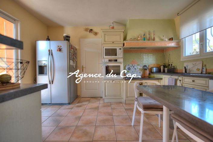 Image No.9-3 Bed House for sale