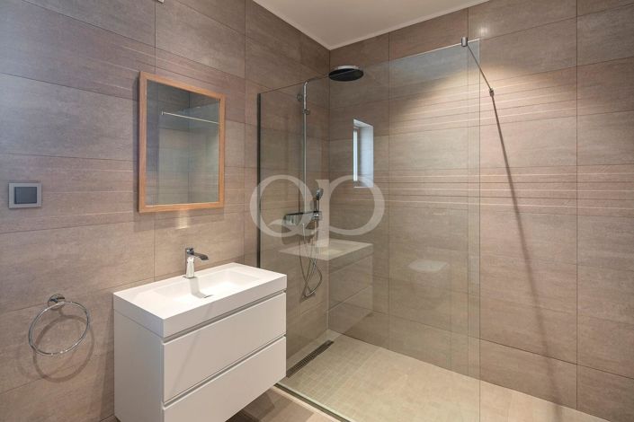 Image No.27-4 Bed House for sale