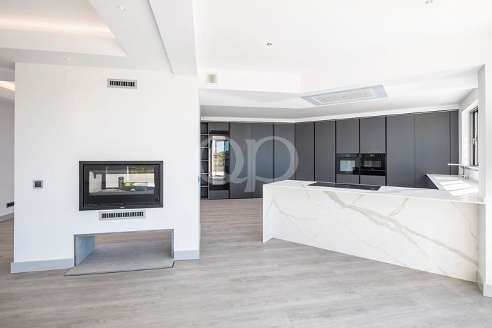 Image No.3-4 Bed House for sale