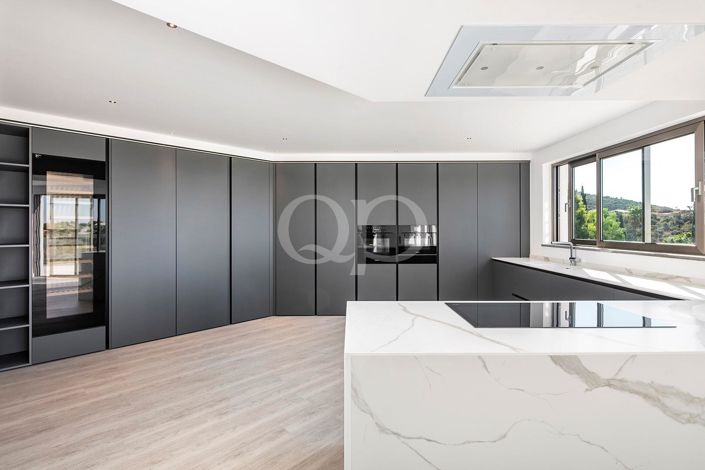 Image No.6-4 Bed House for sale