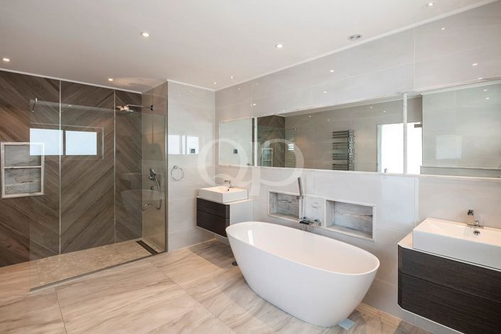 Image No.8-4 Bed House for sale