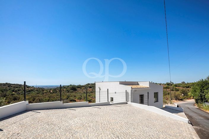 Image No.9-4 Bed House for sale