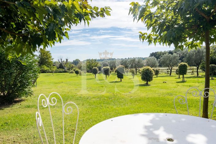 Image No.8-7 Bed House for sale