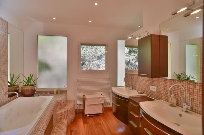 Image No.4-4 Bed House for sale