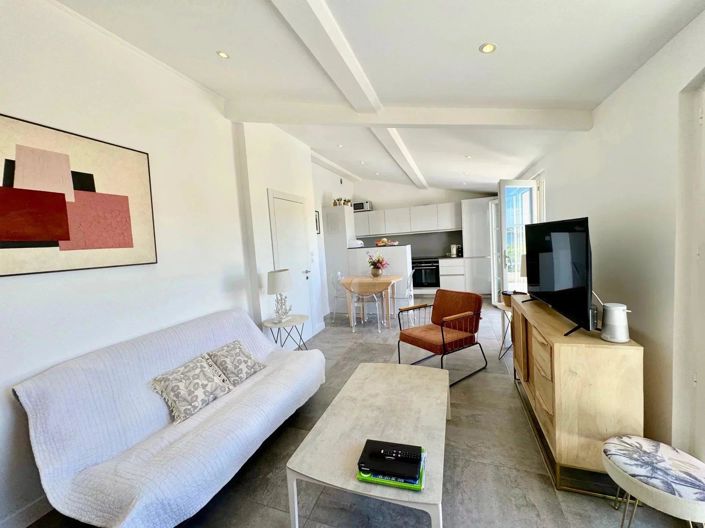 Image No.8-2 Bed House for sale