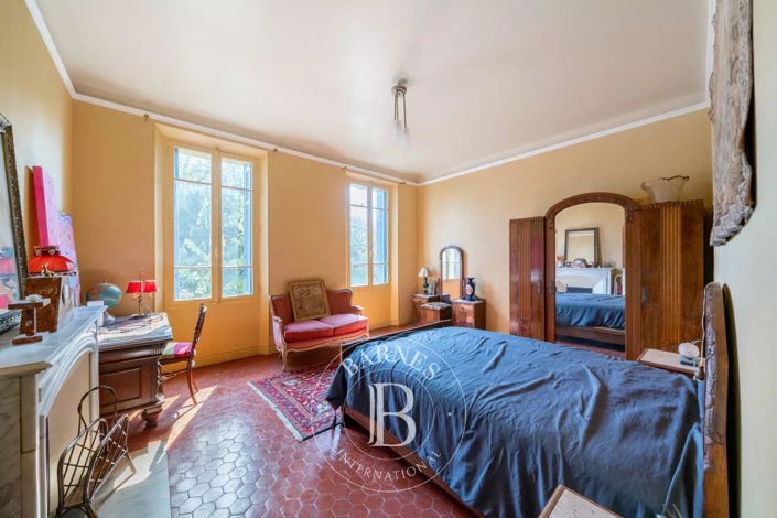 Image No.8-5 Bed House for sale