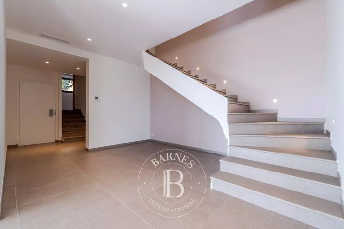 Image No.11-4 Bed House for sale