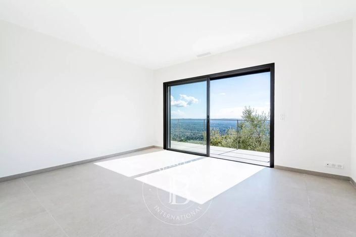 Image No.13-4 Bed House for sale