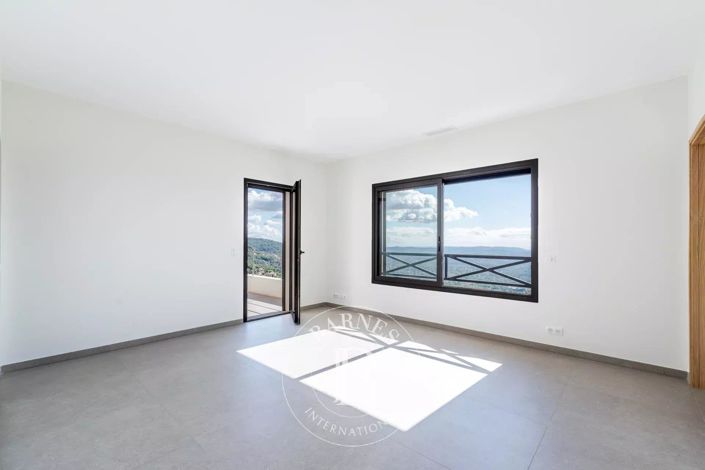 Image No.16-4 Bed House for sale