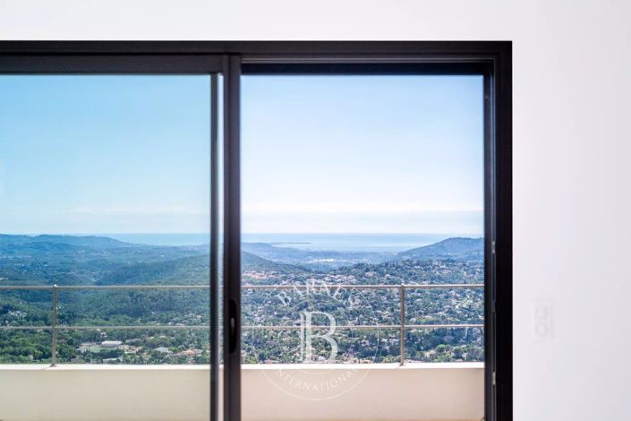 Image No.17-4 Bed House for sale