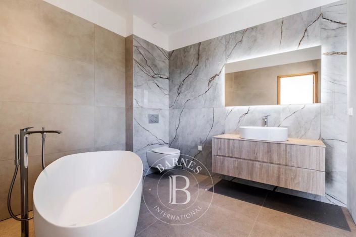 Image No.18-4 Bed House for sale