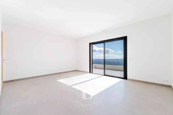 Image No.20-4 Bed House for sale