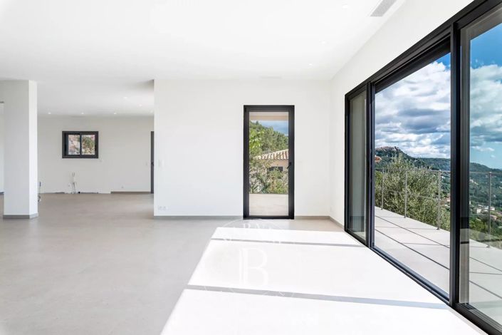 Image No.8-4 Bed House for sale