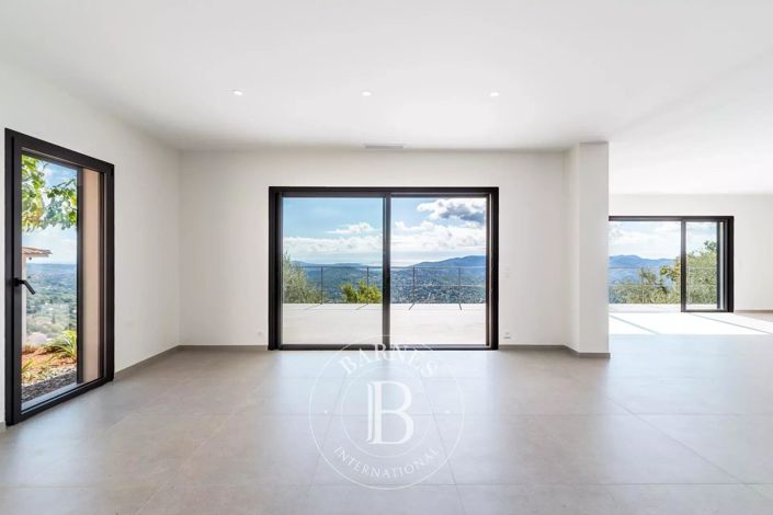 Image No.9-4 Bed House for sale