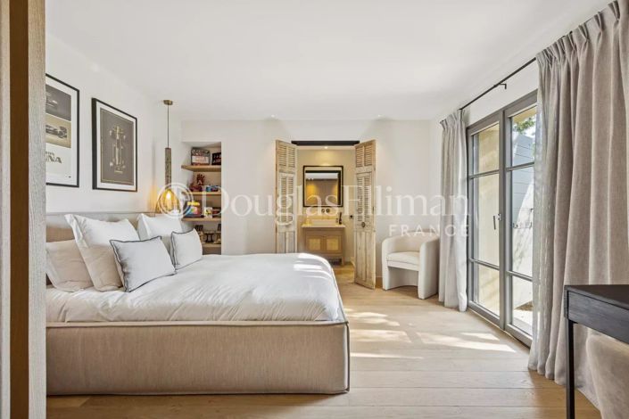 Image No.11-5 Bed House for sale