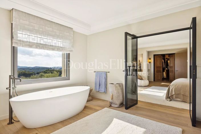 Image No.12-5 Bed House for sale