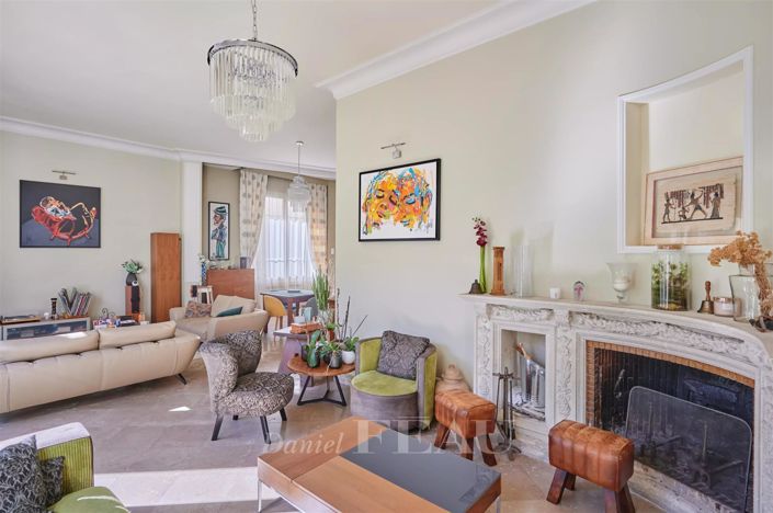 Image No.6-5 Bed House for sale