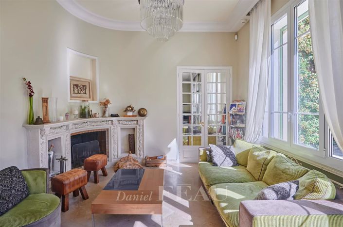 Image No.9-5 Bed House for sale