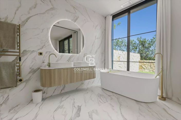 Image No.17-5 Bed House for sale