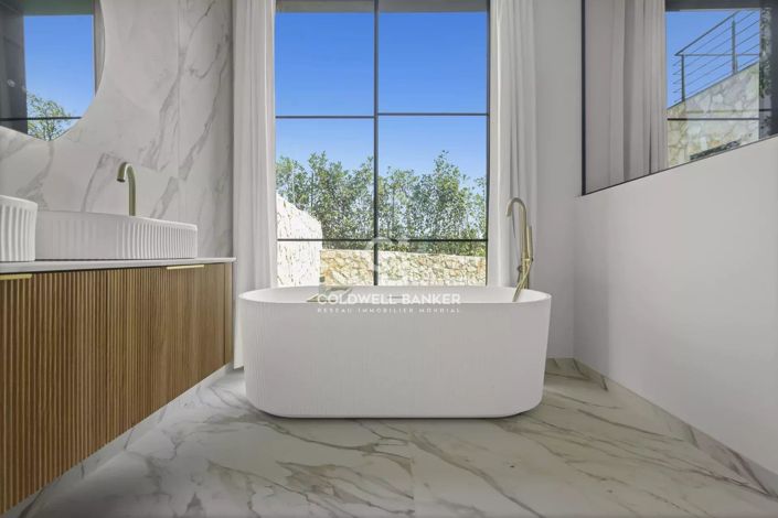 Image No.18-5 Bed House for sale