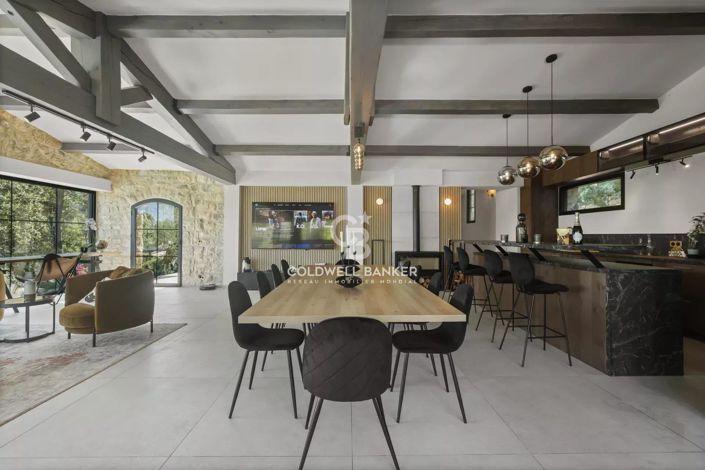 Image No.6-5 Bed House for sale