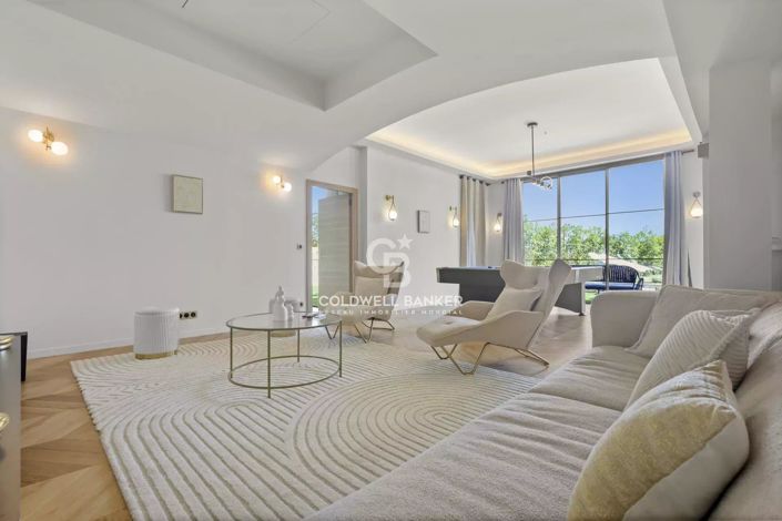 Image No.7-5 Bed House for sale